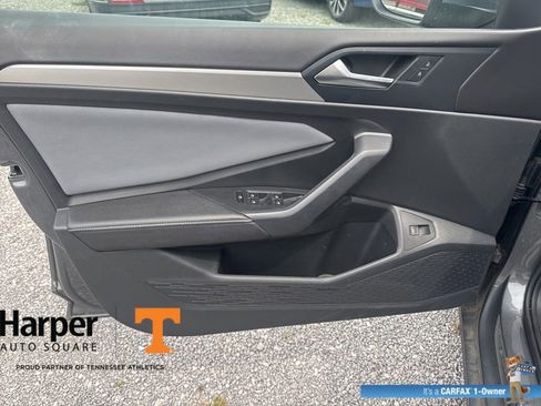 Used 2025 Volkswagen Jetta SE w/ Sunroof Package FWD image 18