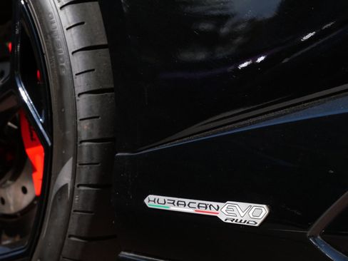 Used 2021 Lamborghini Huracan EVO image 20