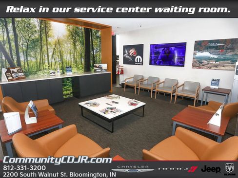 Used 2023 Jeep Wrangler Unlimited w/ Sun & Screen Package image 17