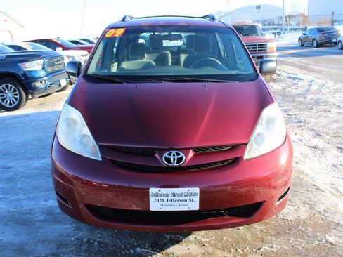 Used 2009 Toyota Sienna LE image 2