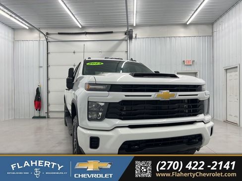 Used 2024 Chevrolet Silverado 2500 Custom w/ Custom Value Package image 1