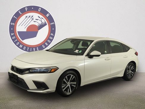 Used 2022 Honda Civic LX image 1