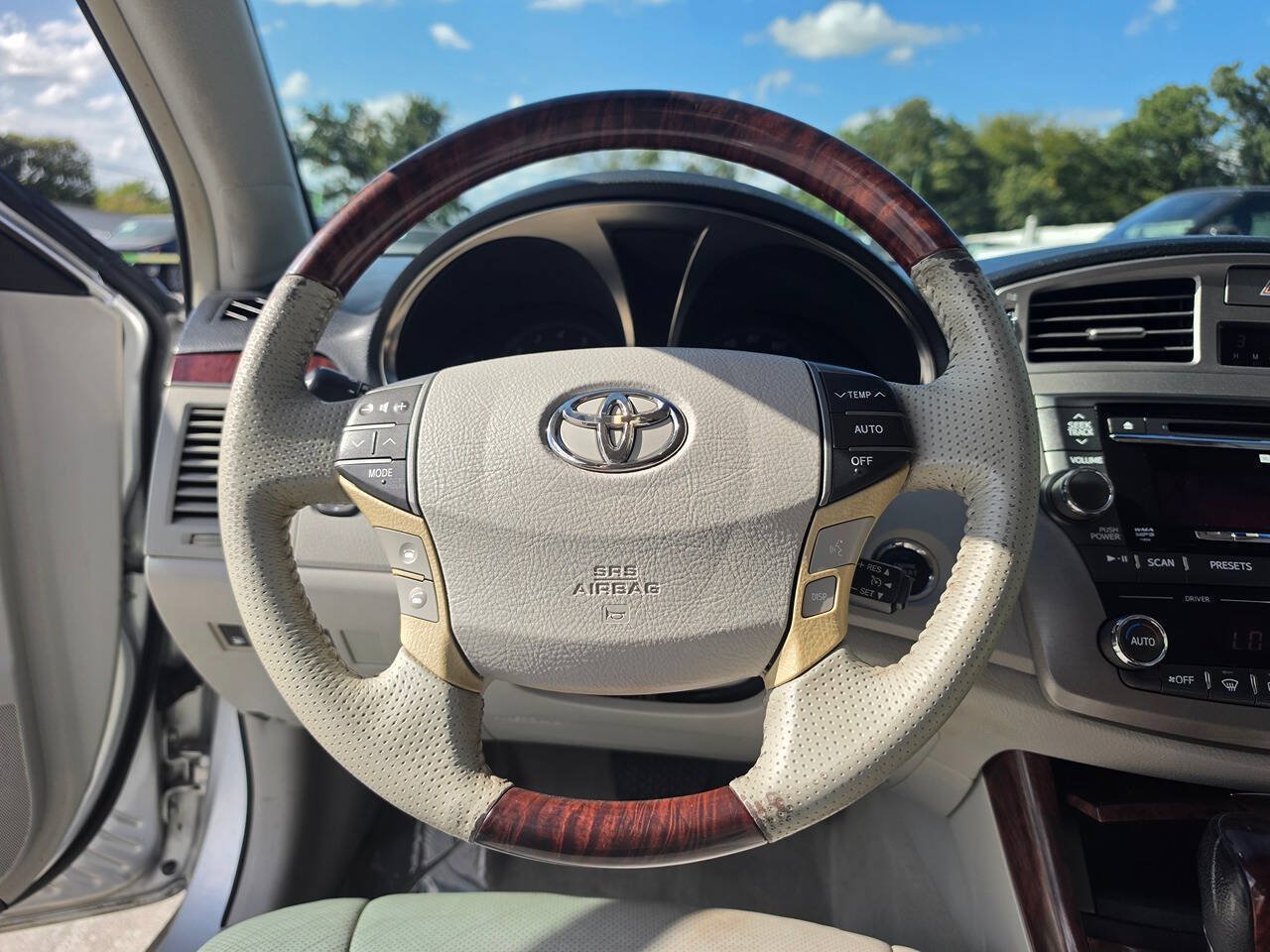 Used 2011 Toyota Avalon Limited FWD image 41