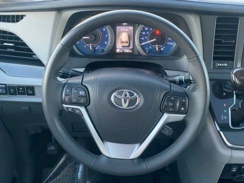 Used 2017 Toyota Sienna XLE w/ XLE Navigation Package AWD/4WD image 12