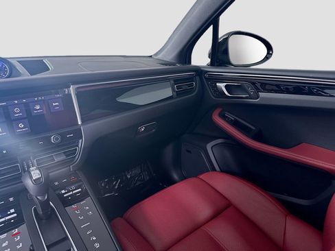 Certified 2026 Porsche Macan AWD/4WD image 26