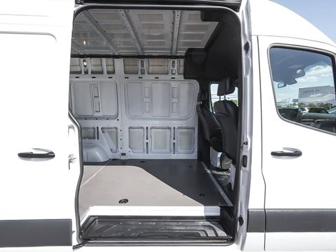 Used 2025 Mercedes-Benz Sprinter 2500 image 35