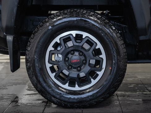 Used 2025 Toyota Tacoma TRD Off-Road AWD/4WD image 17