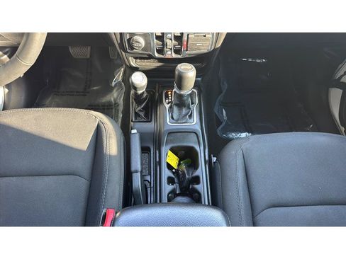 Used 2023 Jeep Wrangler Unlimited w/ Sun & Screen Package AWD/4WD image 18