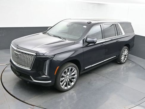 New 2026 Cadillac Escalade ESV Luxury w/ LPO, Radiant Package AWD/4WD image 36