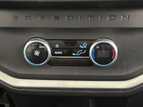 Used 2025 Ford Expedition Active AWD/4WD image 38