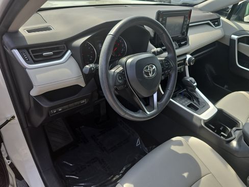 Used 2022 Toyota RAV4 XLE Premium AWD/4WD image 16
