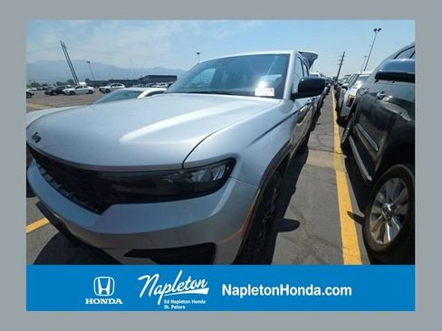 Used 2024 Jeep Grand Cherokee Altitude AWD/4WD image 1