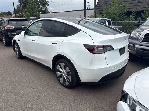Used 2022 Tesla Model Y Long Range AWD/4WD image 3