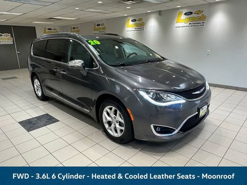 Used 2020 Chrysler Pacifica Limited FWD image 1