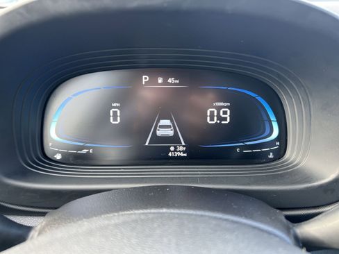 Used 2023 Hyundai Venue SEL w/ Cargo Package image 16