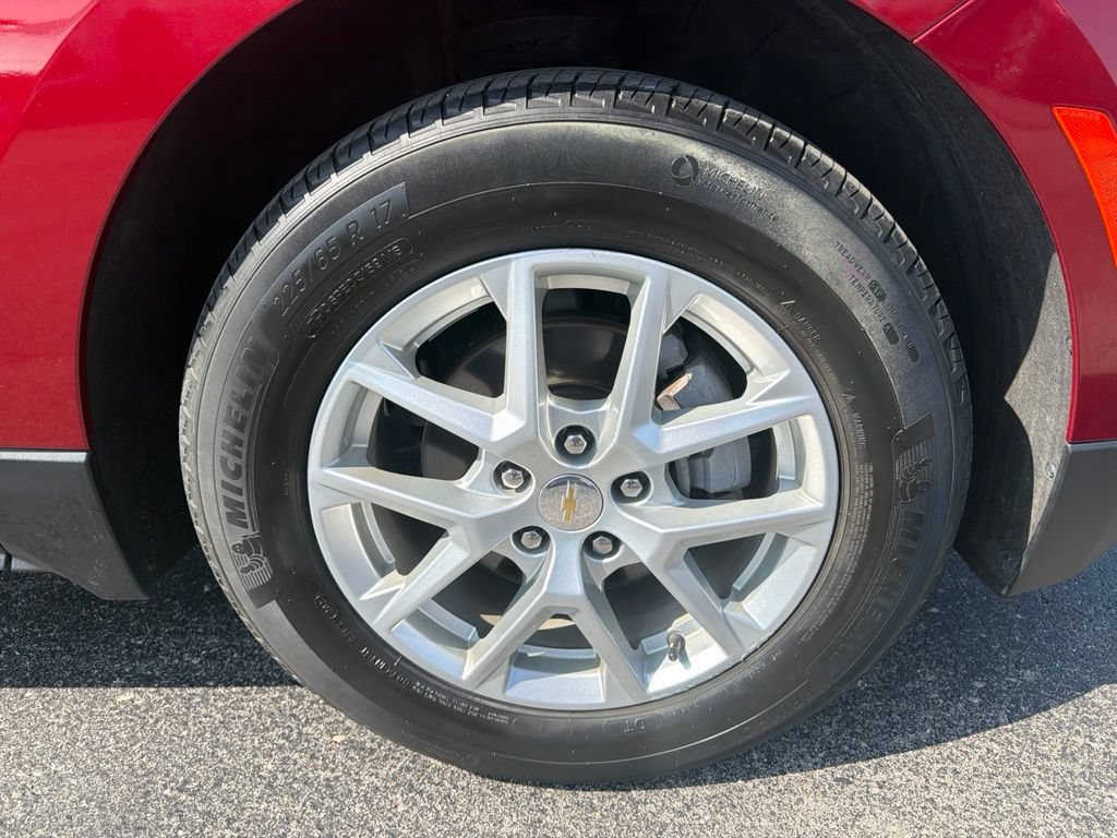 Used 2024 Chevrolet Equinox LT w/ LPO, Floor Liner Package FWD image 9
