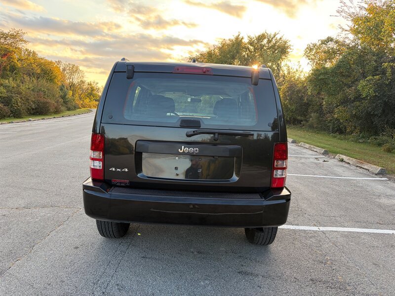 Used 2012 Jeep Liberty Sport AWD/4WD image 4