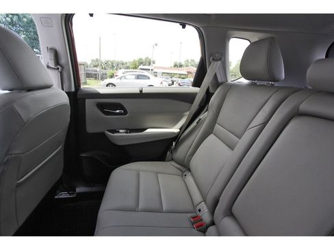 Used 2025 Nissan Rogue SL w/ SL Premium Package FWD image 12