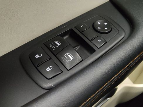 Used 2015 Dodge Challenger SXT Plus RWD image 27