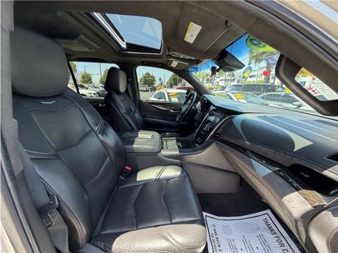 Used 2019 Cadillac Escalade Platinum AWD/4WD image 38