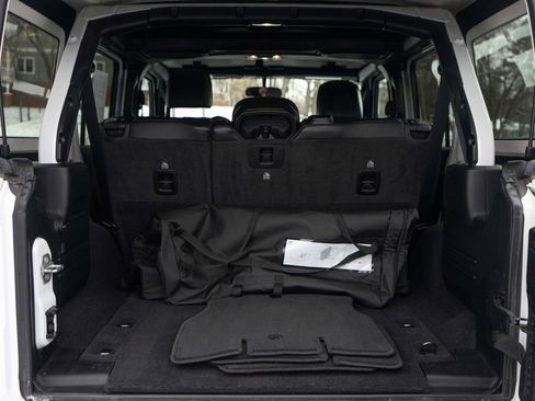 Used 2021 Jeep Wrangler Unlimited Sahara image 9