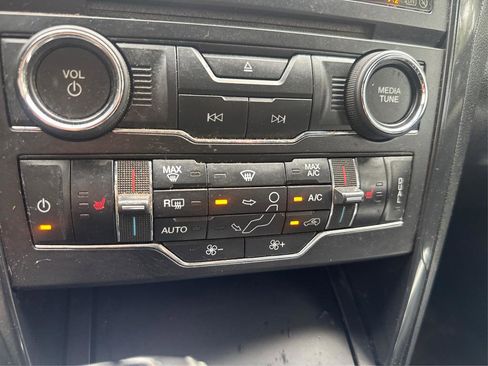 Used 2018 Ford Explorer XLT w/ Equipment Group 202A image 44