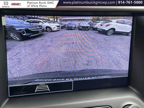 Used 2023 GMC Acadia SLE image 23