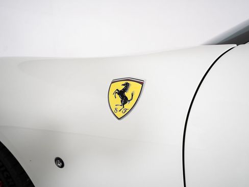 Certified 2025 Ferrari Roma Spider RWD image 10