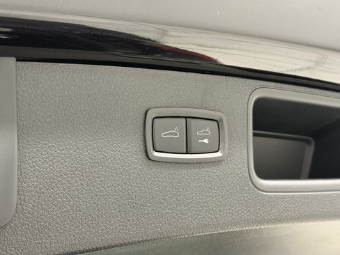 Certified 2023 Porsche Macan S AWD/4WD image 64