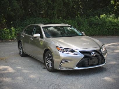 Used 2016 Lexus ES 350 w/ Navigation System Package
