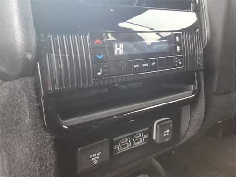 Used 2024 Jeep Wagoneer L Series II w/ Flexible Seating Group image 21