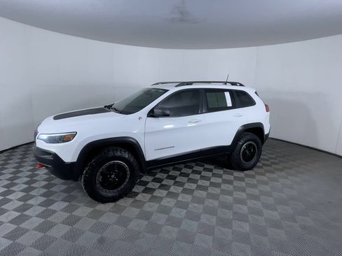 Used 2019 Jeep Cherokee Trailhawk image 4