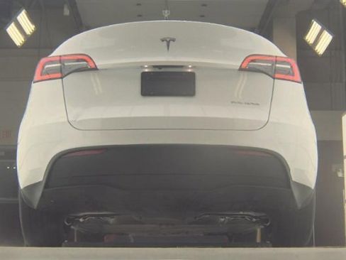 Used 2023 Tesla Model Y Long Range image 10