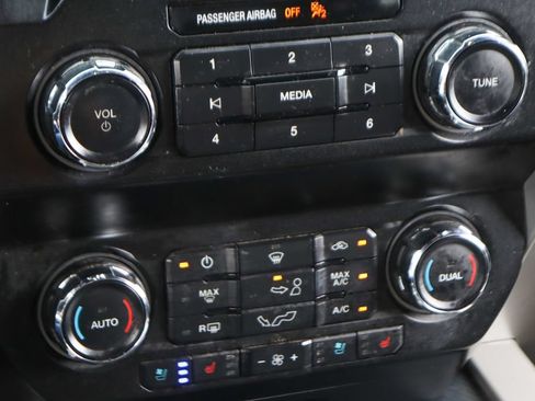 Used 2020 Ford F150 Lariat RWD image 30