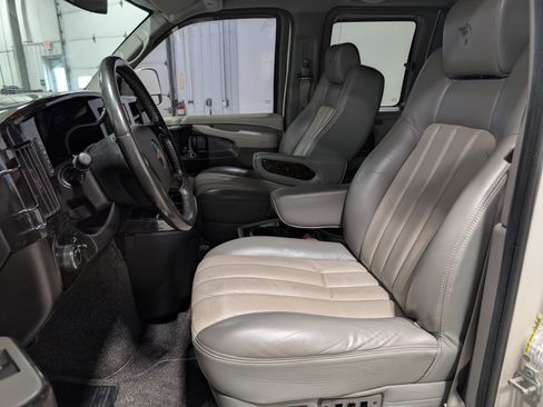 Used 2014 Chevrolet Express 1500 AWD image 13
