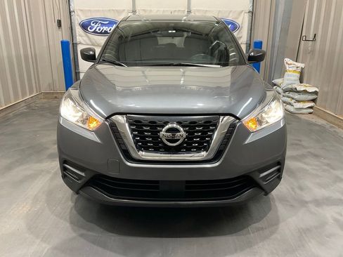 Used 2020 Nissan Kicks S image 2