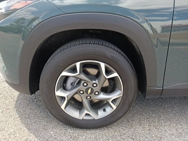 Used 2025 Chevrolet Trax LT FWD image 10