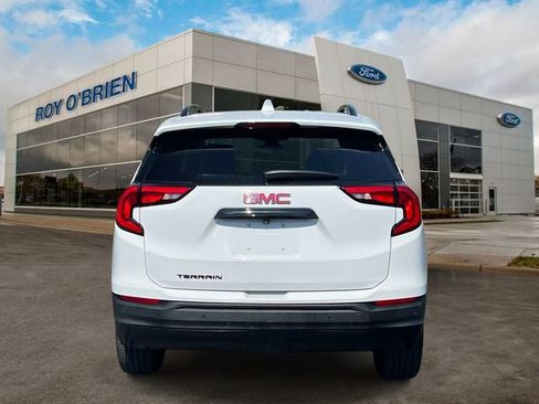 Used 2020 GMC Terrain SLE w/ Driver Convenience Package FWD image 4