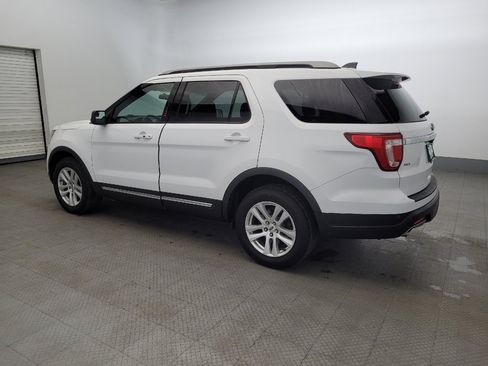 Used 2018 Ford Explorer XLT image 3