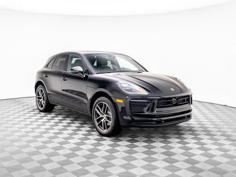 New 2025 Porsche Macan image 6