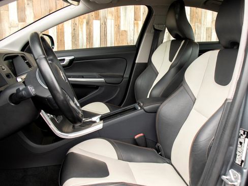 Used 2016 Volvo S60 T5 Cross Country Platinum w/ Protection Package image 12