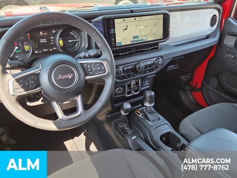 Used 2025 Jeep Wrangler Unlimited Sahara AWD/4WD image 7