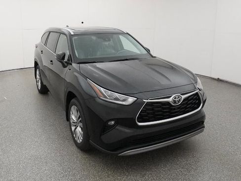 New 2026 Toyota Highlander Platinum image 14