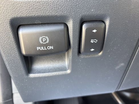 Used 2022 Ford Expedition Limited image 16