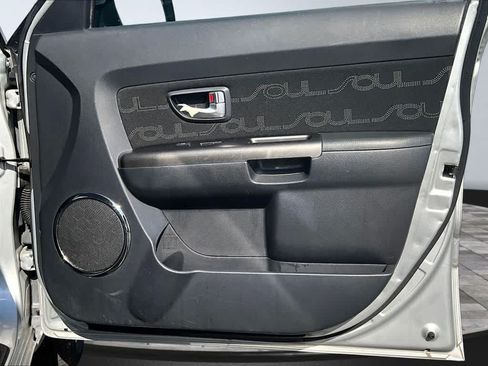 Used 2013 Kia Soul + FWD image 28