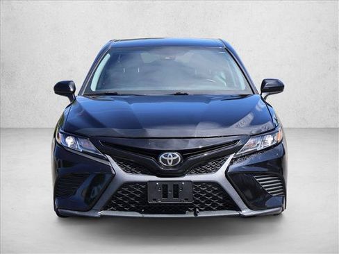 Used 2019 Toyota Camry SE FWD image 2