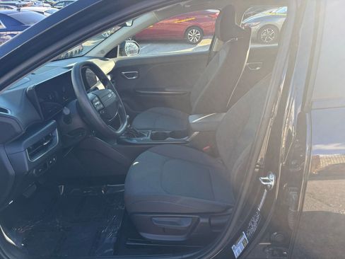 Used 2025 Kia K4 LXS image 25