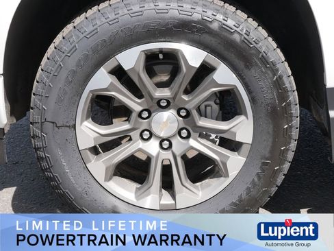Used 2024 Chevrolet Silverado 1500 High Country w/ Technology Package AWD/4WD image 15