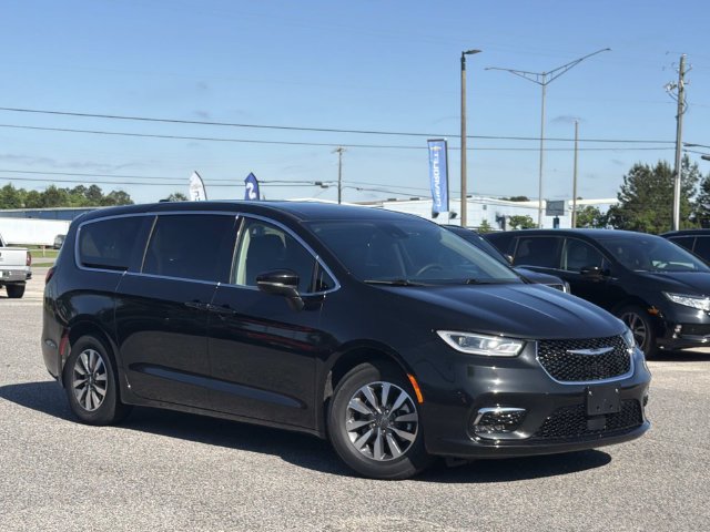 Used 2023 Chrysler Pacifica Touring-L FWD image 11