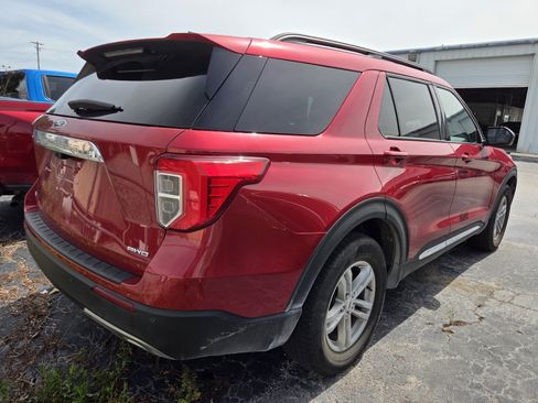 Used 2023 Ford Explorer XLT w/ Equipment Group 202A AWD/4WD image 3